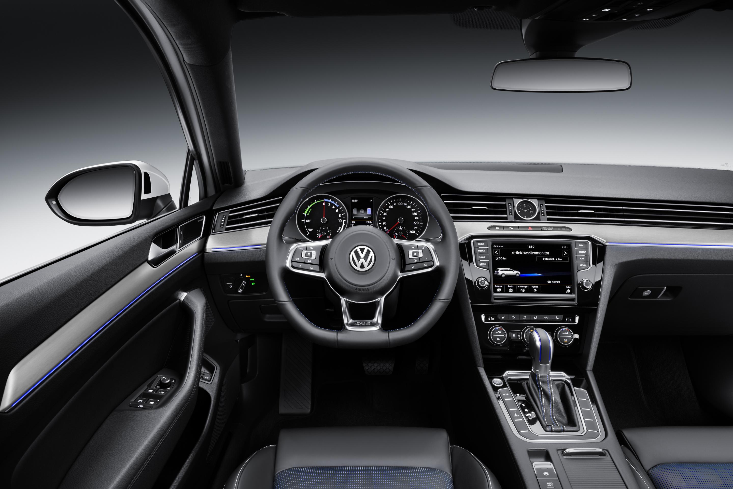 VW Passat GTE Interior