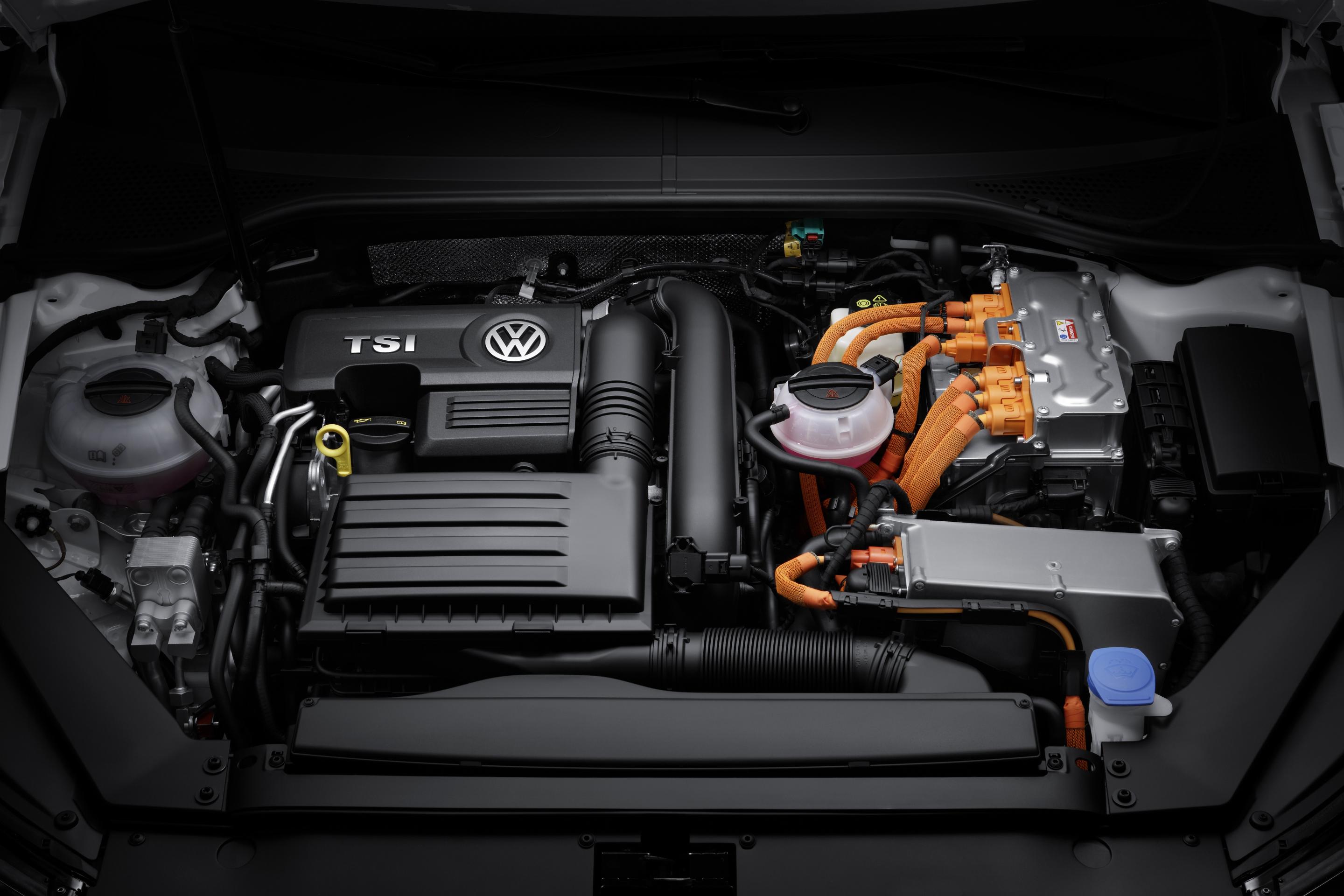 VW Passat GTE Engine
