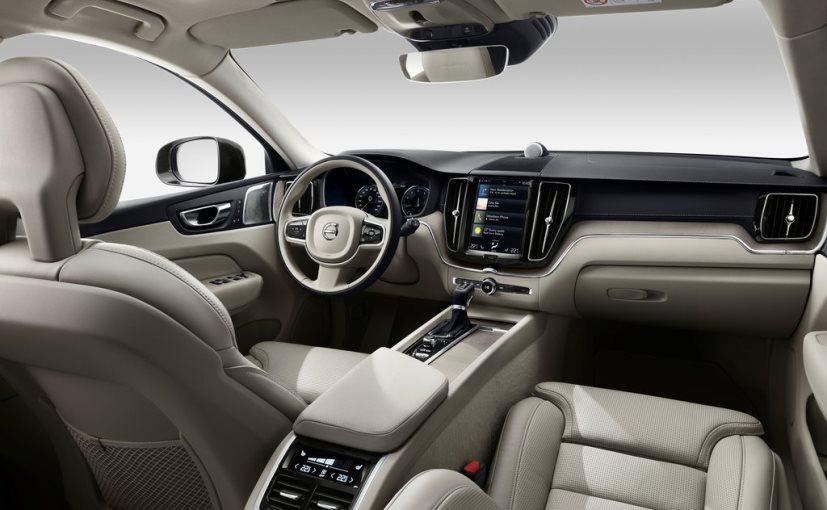 The smartphone connectivity is no issue as the Volvo XC60 is fitted with CarPlay and Android Auto like other 90 series cars.