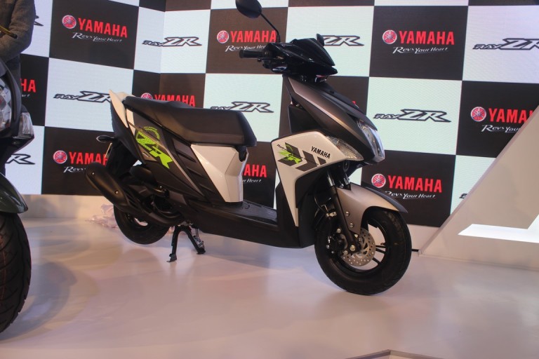 Yamaha Cygnus Ray-ZR side view at ongoing Auto Expo