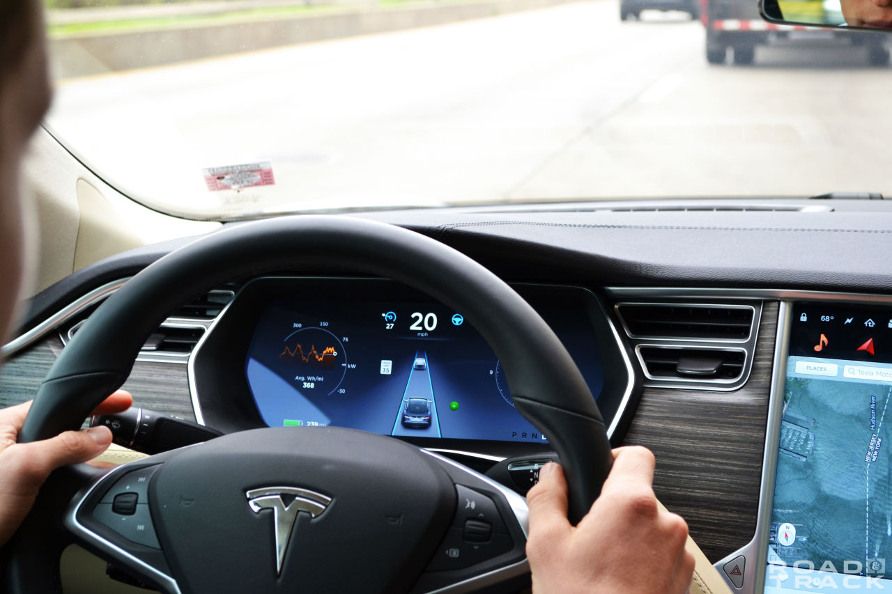 Tesla-Model-S-Interior-Showing-Auto-Pilot